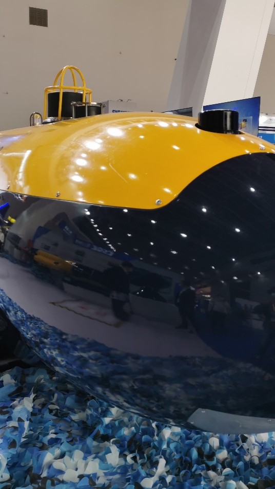 图片包含 室内, 男人, 大, 桌子

AI 生成的内容可能不正确。